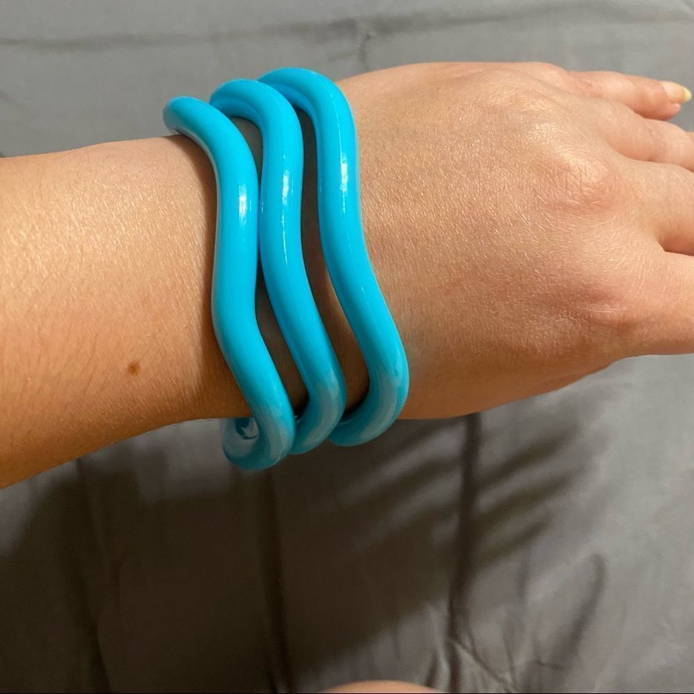 Vintage shapely bracelets (3)qty  take them all and where them as a fashion